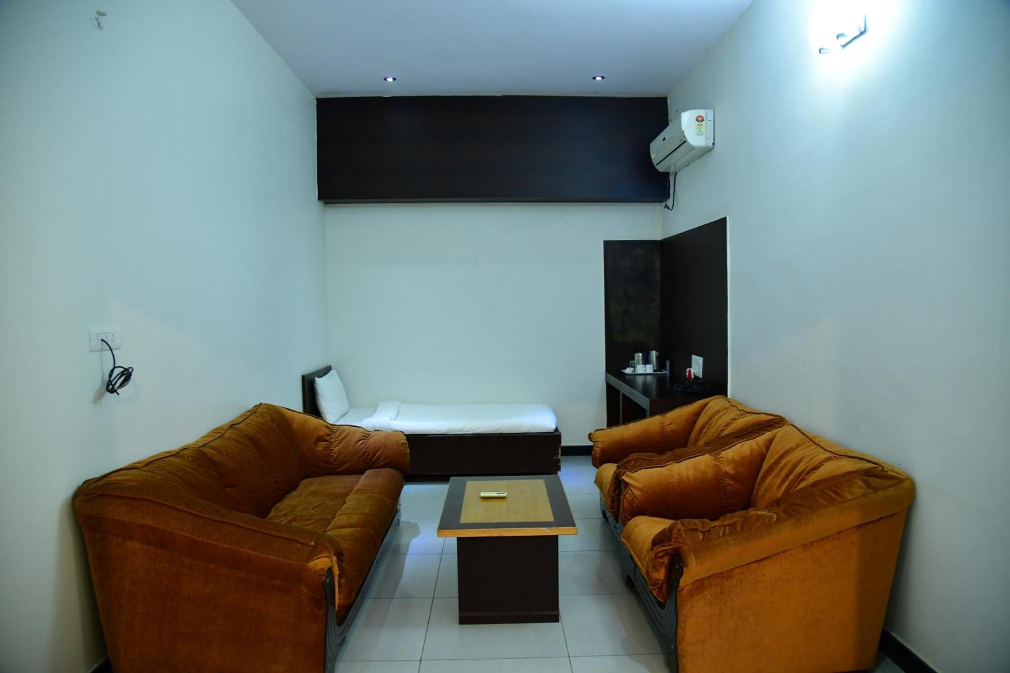 Chāmrājnagar Nijaguna Resorts מראה חיצוני תמונה